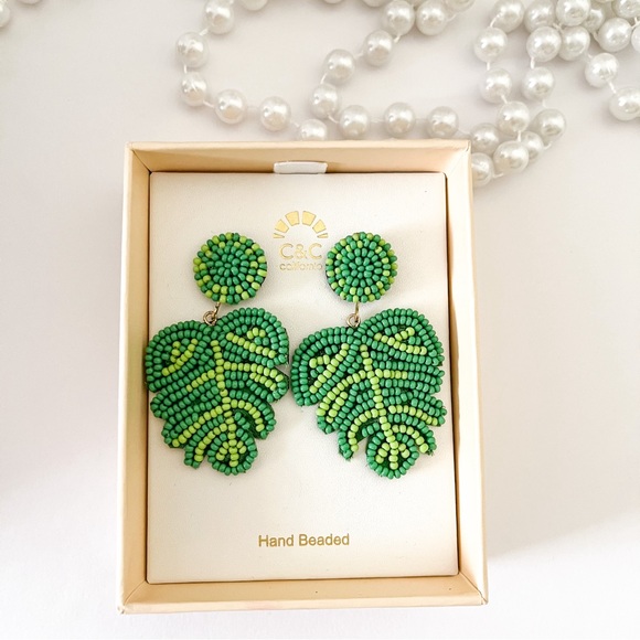 NWT Green Hand Beaded Leaf Drop Earrings - Picture 3 of 5